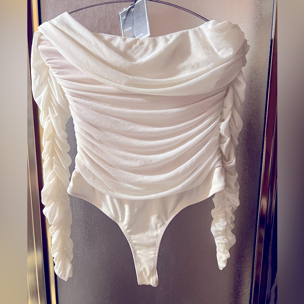 Beautiful white off the shoulder bodysuit.